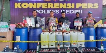 Polres Kediri Bongkar Produksi dan Peredaran Miras Ilegal