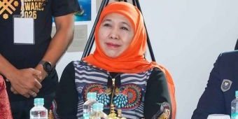 majukan-ekonomi-kerakyatan-di-jatim-khofifah-raih-outstanding-contribution-to-economic-development