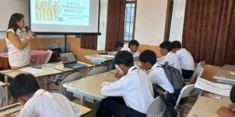 Sosialisasi Kawasan Tanpa Rokok, Dinkes Kota Batu Sasar SMPN Satu Atap