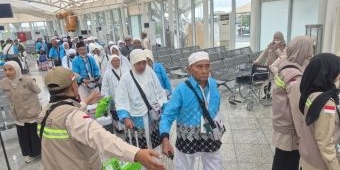 Pesawat Alami Kendala Teknis, Kemenhaj Pastikan Jemaah Haji Kloter KJT-04 Pulang dengan Aman