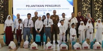 Pelantikan Pengurus PWI Sidoarjo 2025-2028 Dibarengi Baksos