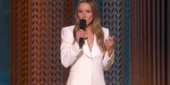 Kristen Bell Buka SAG Awards dengan Memarodikan Lagu Do You Want to Build a Snowman