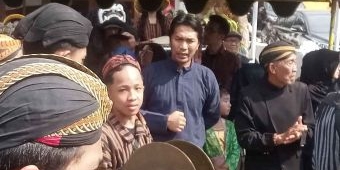 Bupati Madiun Berangkatkan Kirab Tari Dongkrek Dalam Peringatan Bersih Desa