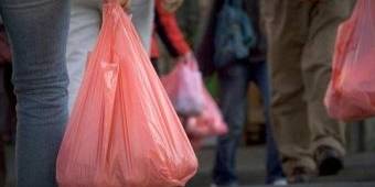 DPRD Jatim Soal Plastik Berbayar: Itu Kebijakan Ngawur