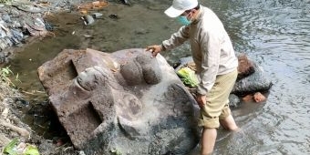 Benda Purbakala Berbentuk Kala yang Ditemukan di Sungai Kranggan Diduga dari Masa Peralihan Abad 12
