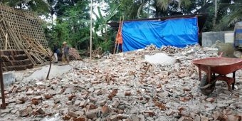 Rumah Warga Kesamben Blitar Roboh Pasca Gempa, Hingga Kini Belum Tersentuh Bantuan