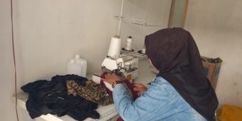 Satker SKK Migas dan Medco Energi Serahkan Bantuan Alat Jahit ke Warga Giligenting Sumenep