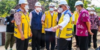    Tinjau Perbaikan Jembatan Ngaglik I di Lamongan, Menteri PUPR: H-10 Lebaran Sudah Bisa Dibuka