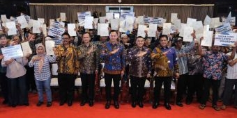 Bentuk Pengakuan Negara, 642 KK Transmigran di Sukabumi Terima Sertifikat Hak Milik