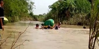 Viral Jenazah 'Dihanyutkan' di Kali Lamong, Ini Jawaban Pemkab Gresik