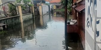 Banjir Rutin  Akibat Hujan Lebat di Taman Sidoarjo Dikeluhkan Warga Tawangsari