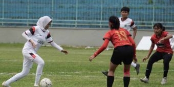 Laga Perdana Tanpa Gol, Tim Putri Kota Batu dan Jember Berbagi Poin di Stadion Brantas