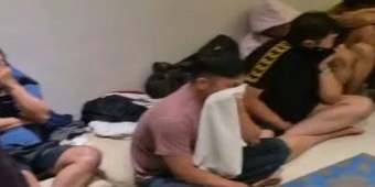 Polisi Grebek Pesta Seks Gay di Hotel Midtown Surabaya, 34 Pria Bugil Diamankan