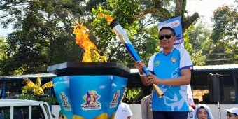 Tiba di Kota Malang, Kirab Api Obor Porprov IX Jatim 2025 Dikirab ke Lima Kecamatan