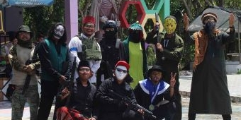 Komunitas Airsoft Gun di Kediri Punya Cara Unik saat Latihan