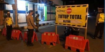 PPKM Darurat, Polisi di Blitar Amankan Perbatasan hingga Gerebek Judi Sabung Ayam