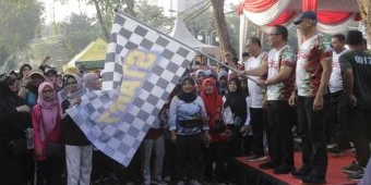 Berangkatkan Peserta Jalan Sehat Harkopnas ke-78, Wabup Gresik: Pemkab Tumbuh Bersama Koperasi