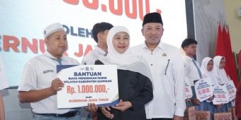 Khofifah Salurkan Sapa Bansos di Sampang, Ribuan Lansia dan Disabilitas Terima Bantuan