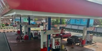 Antrean Mengular di SPBU Lumajang, Pertamina Sebut Pasokan BBM Tetap Aman