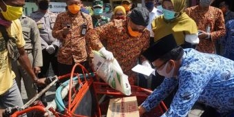 Peduli Korban Covid-19, ASN Pemkab Sumenep Bagikan Sembako ke Ratusan Tukang Becak