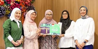 Berbagi Berkah Ramadan, Muslim Pro dan AQUA Berikan Paket Umrah untuk 3 Orang