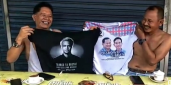 Pendukung Prabowo dan Ganjar di Gresik Bertukar Kaos, Simbol Wujudkan Pemilu Damai