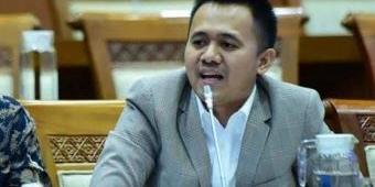 Umroh Pakai Hijab, DPR RI Minta Selebgram Transgender ini Ditangkap