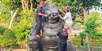 Akhir Bulan Suro, Arca Totok Kerot di Kediri Dijamas Air dari 7 Sumber dan Harum Bunga Melati