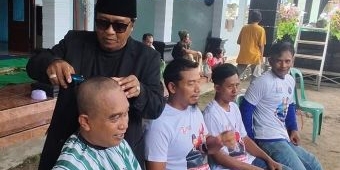 Raih Suara Tertinggi, Relawan Prabowo-Gibran di Kediri Cukur Gundul