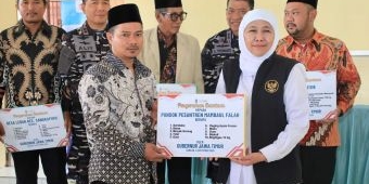 Serahkan Bantuan untuk Warga Bawean, Gubernur Jatim: Terima Kasih Respons Cepat KRI Surabaya 591