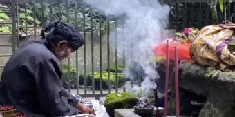 Tradisi Ulur-Ulur Telaga Buret, Harmoni Sakral Manusia dan Alam di Tulungagung