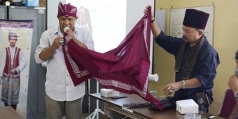 Bupati Dhito Tak Ingin Produksi Pakaian Khas Dikuasai Pembatik Luar Kediri
