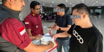 Kantor Imigrasi Kelas II Non TPI Kediri Deportasi Dua Warga Tiongkok