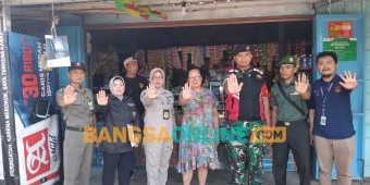 Operasi Rokok Ilegal di Gemarang Madiun, Petugas Temukan Penjual Kumpulkan Pita Cukai