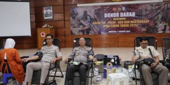 TNI-Polri Gelar Donor Darah Nataru di Surabaya, Diikuti 355 Peserta