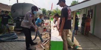 Warga Dua Desa di Jombang Semringah, Polres Kirimi Air Bersih