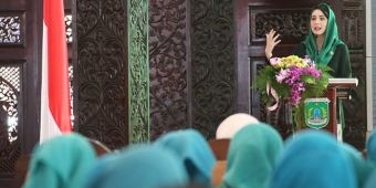 Arumi Bachsin Kukuhkan Pengurus Perwosi Kabupaten Pasuruan