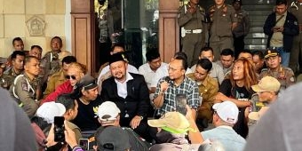 Bupati Gresik Temui Ratusan Warga yang Keluhkan Perusahaan di JIIPE Tak Serap Tenaga Kerja Lokal