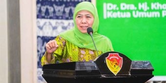 Khofifah Kukuhkan Bunda Asuh Peduli Stunting di NTT: Komitmen Muslimat NU untuk Indonesia Emas 2045