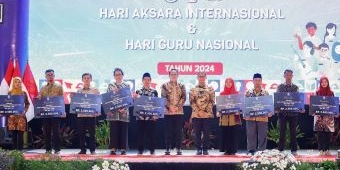 Komitmen Pj Gubernur Jatim di Hari Aksara Internasional dan Hari Guru Nasional 2024