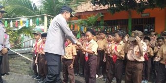 Kunjungi SDN Jabung Candi, Kapolres Probolinggo Bagikan Makan Bergizi Gratis