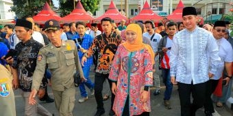 Bersama Bupati Tuban, Gubernur Khofifah Bagikan Santunan ke 2.000 Anak Yatim