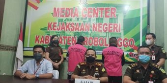 Korupsi Dana Desa, Pj Kades dan Bendahara Desa Pakuniran Ditahan Kejari Kabupaten Probolinggo