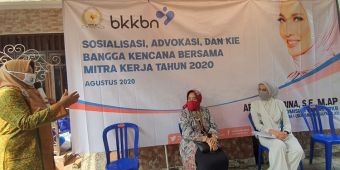 ​Anggota Komisi IX DPR RI Arzeti Bilbina Sosialisasi Program Bangga Kencana di Surabaya