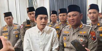 Ditlantas Polda Jatim Silaturahmi ke Gus Iqdam, Ajak Santri Kampanye Keselamatan Lalu Lintas
