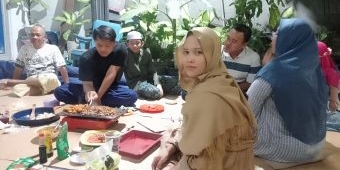 Cara Unik Warga Krian Lewati Malam Tahun Baru: Kumpul Bareng Hafidz Quran Sambil Bakaran