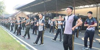 Jelang HUT Bhayangkara ke-79, Polres Mojokerto Kota Gelar Olahraga Bersama TNI