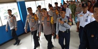 Kunjungi Purabaya, Kapolri Listyo Sigit Pastikan Sopir Bus Bebas Narkoba dan Armada Layak Jalan