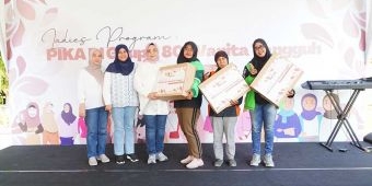 HUT ke-53, Petrokimia Gresik Bersama PIKA PI Berbagi Sembako untuk Ojol Perempuan di Gresik