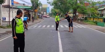 Diduga Mabuk, Pengendara Motor di Wonoayu Sidoarjo Terlindas Truk